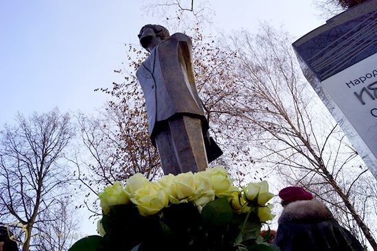 Поэтессе Белле Ахмадулиной установили памятник