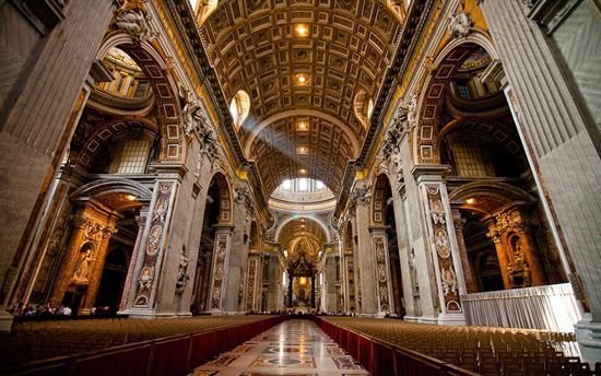 Интерьер базилики св.Петра