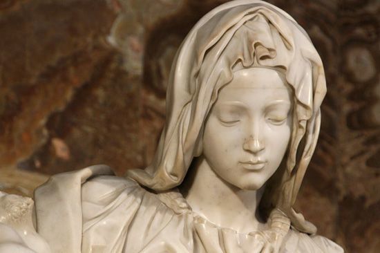 Дева Мария в пьете Микеланджело