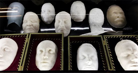 Посмертные маски Новосибирского Музея Смерти