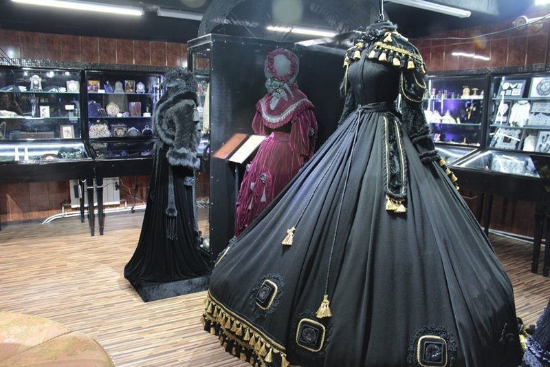 Уникальная коллекция траурных платьев