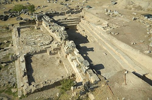 Руины храма возле «врат Плутона»