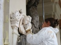 Как сохраняют памятники на кладбище Стальено
