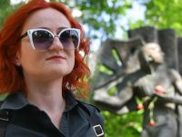 “Я работаю экскурсоводом на кладбище”.